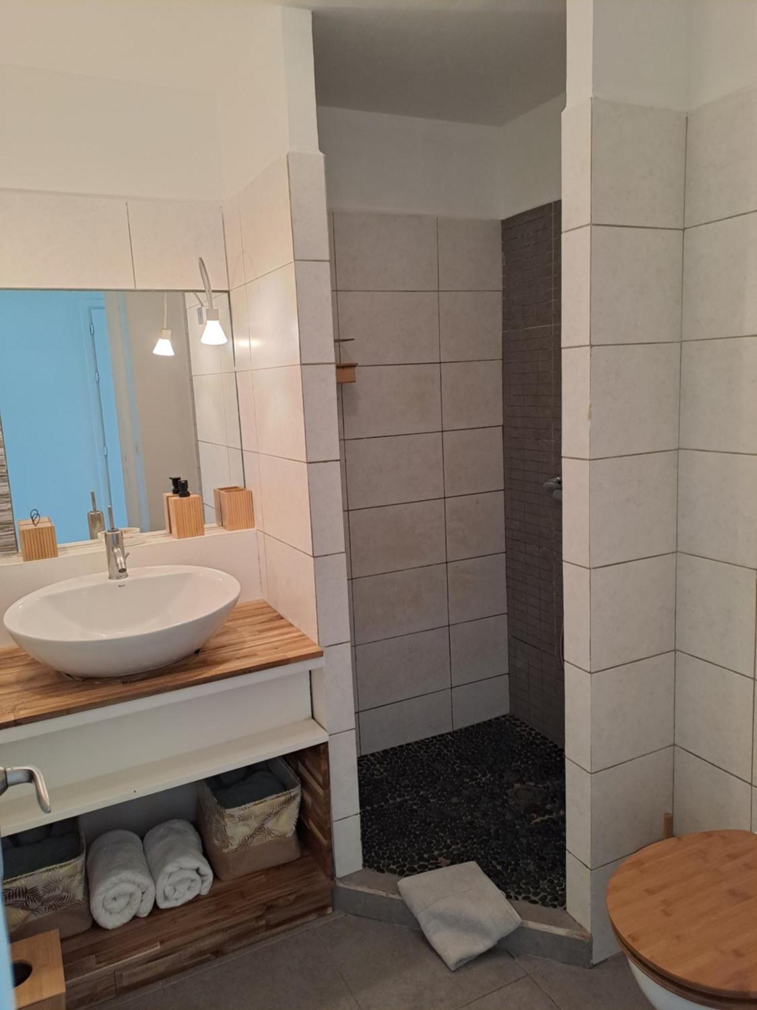 Rdc Appartement En Bord De Mer Au Son Des Vagues Le Moule Luaran gambar